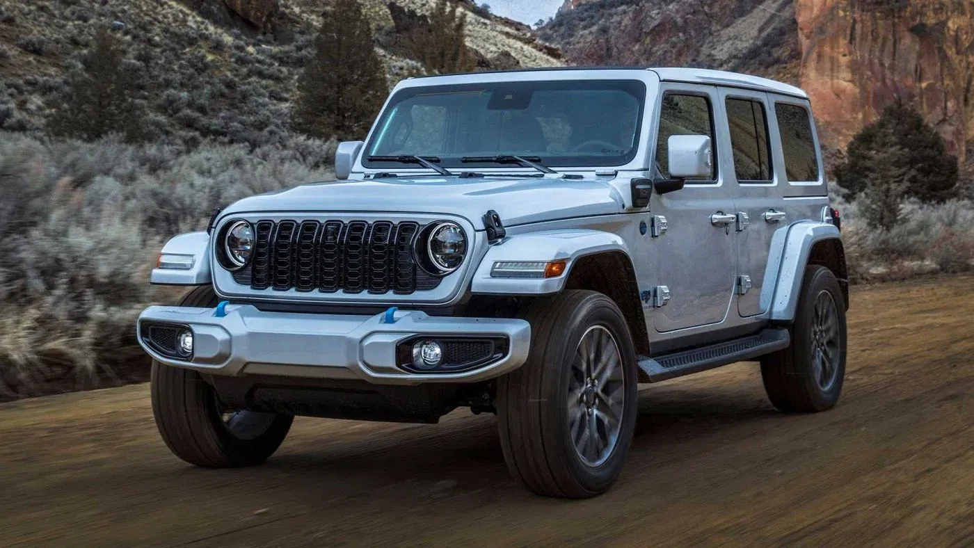 2024-jeep-wrangler-front-view-64357b1407174-1400x788.webp