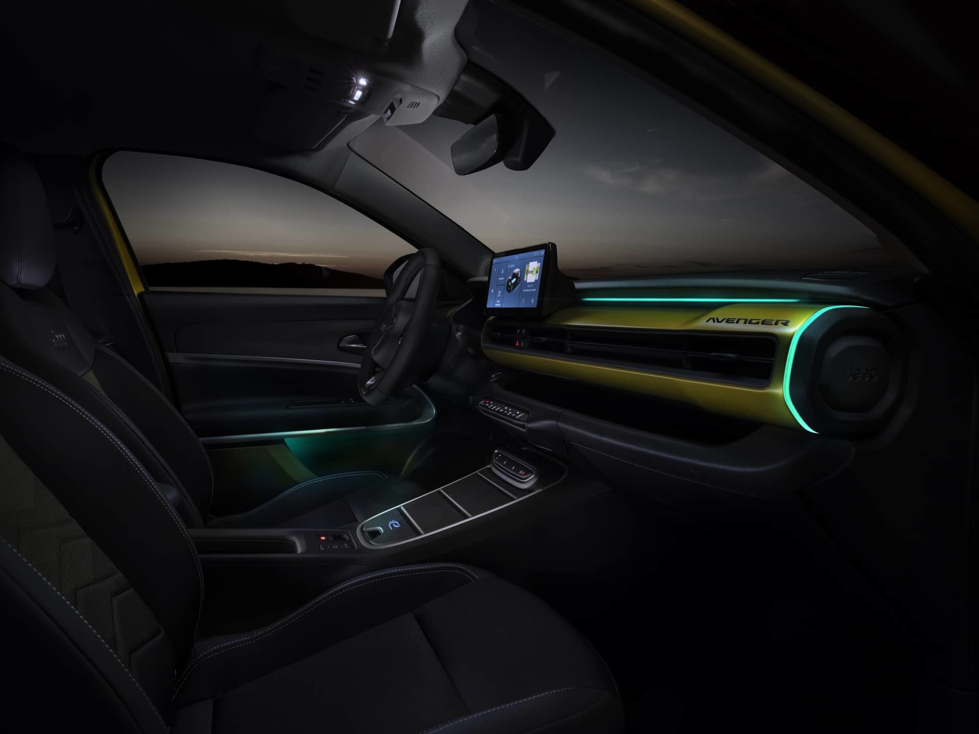 Vista de la iluminación ambiental y texturas de los asientos del Jeep Avenger.