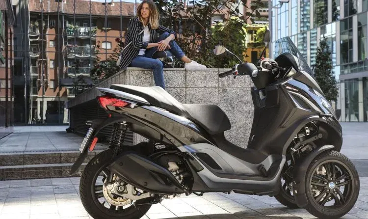 piaggio-mp3-300-hpe-02