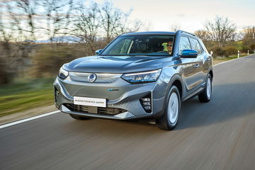 Ssangyong Korando E Motion 2023 Movimiento Platinum Grey Gris 01