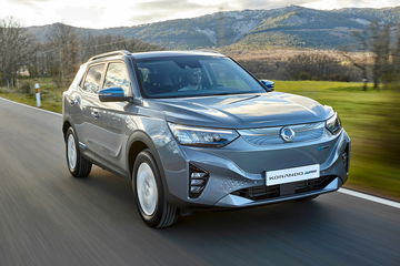 Ssangyong Korando E Motion 2023 Movimiento Platinum Grey Gris 09