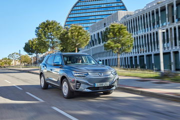 Ssangyong Korando E Motion 2023 Movimiento Platinum Grey Gris 43