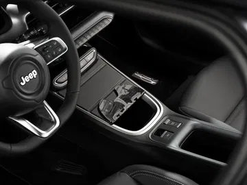 Vista del volante y parte del tablero del Jeep Avenger.