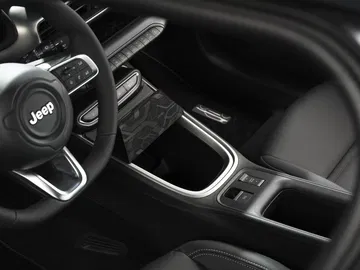Vista del volante con controles integrados del Jeep Avenger.