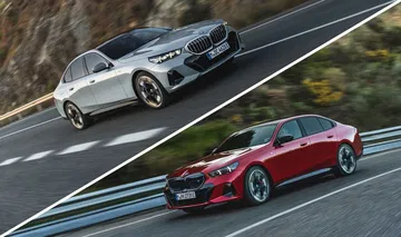Doble toma con BMW Serie 5 en movimiento, destacando su diseño y dinamismo.