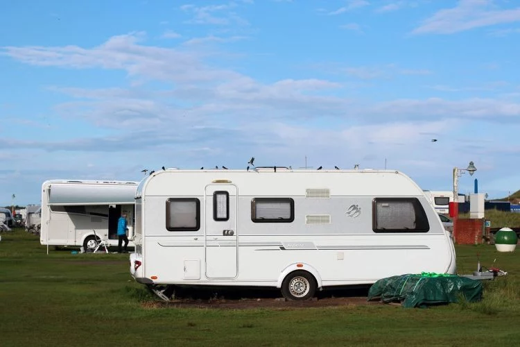caravan-g6b2183361_1280-644fec442287a-750x500.webp