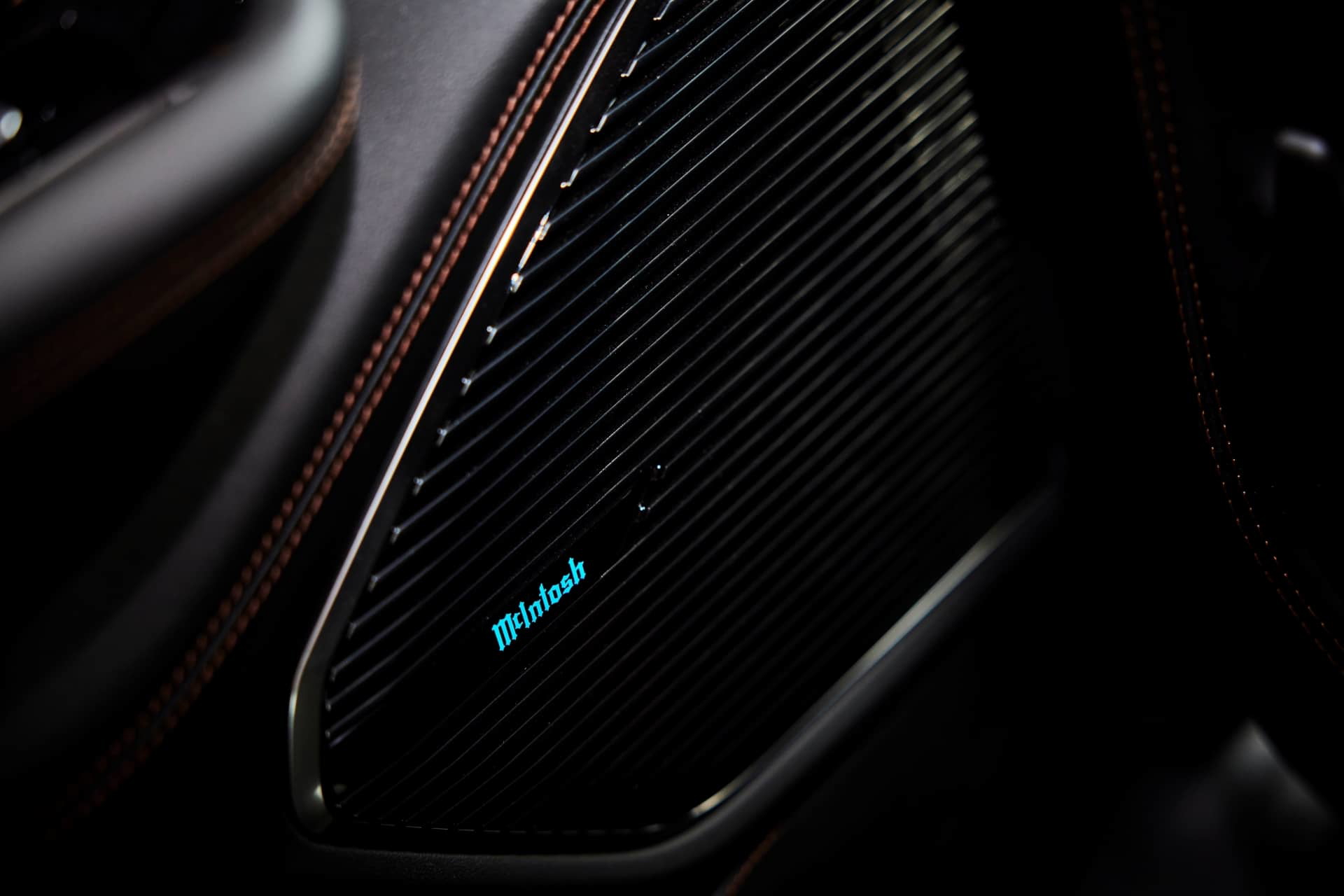 Vista del detalle de la instrumentación de un Jeep Grand Cherokee.