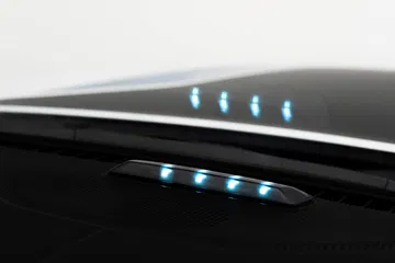 Vista parcial del cuadro de instrumentos con iluminación LED.