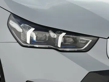 Vista cercana del faro LED de última generación del BMW Serie 5.