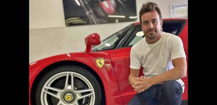 Fernando Alonso Ferrari Enzo 2023 01