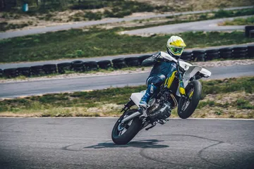 Husqvarna 701 Supermoto 21