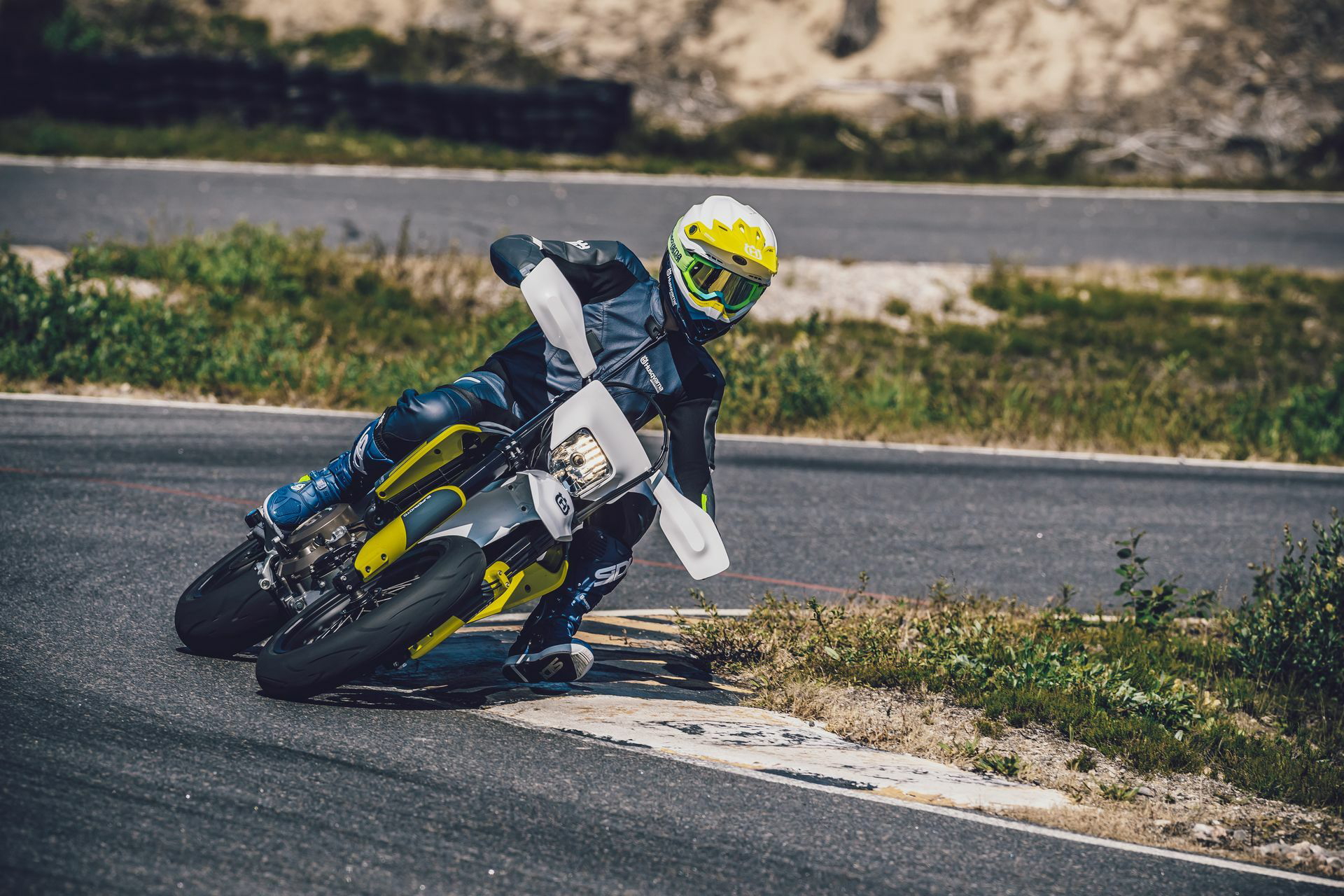 Husqvarna 701 Supermoto 22