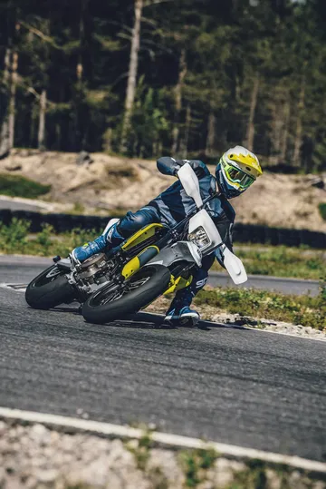Husqvarna 701 Supermoto 23
