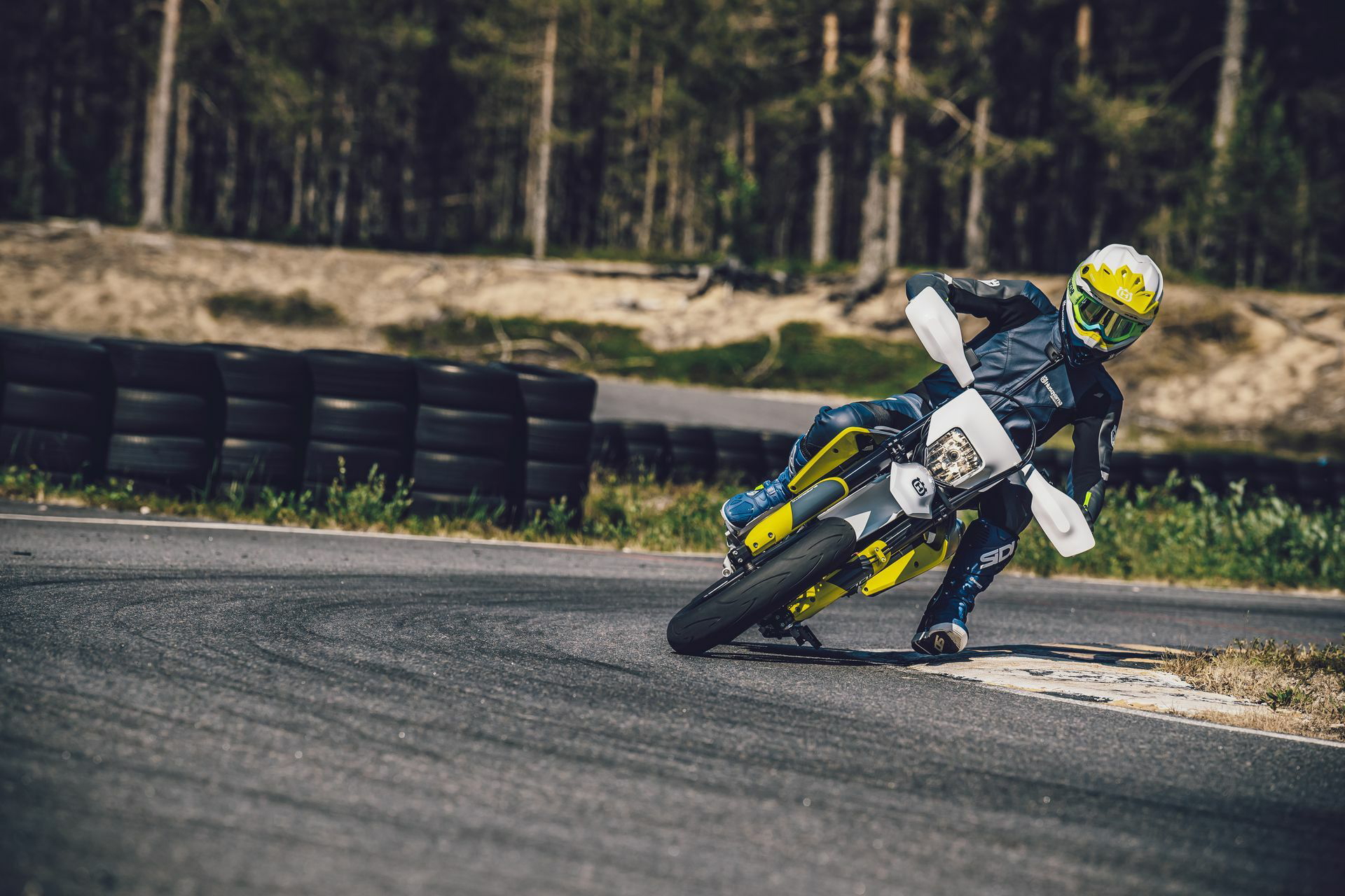 Husqvarna 701 Supermoto 24