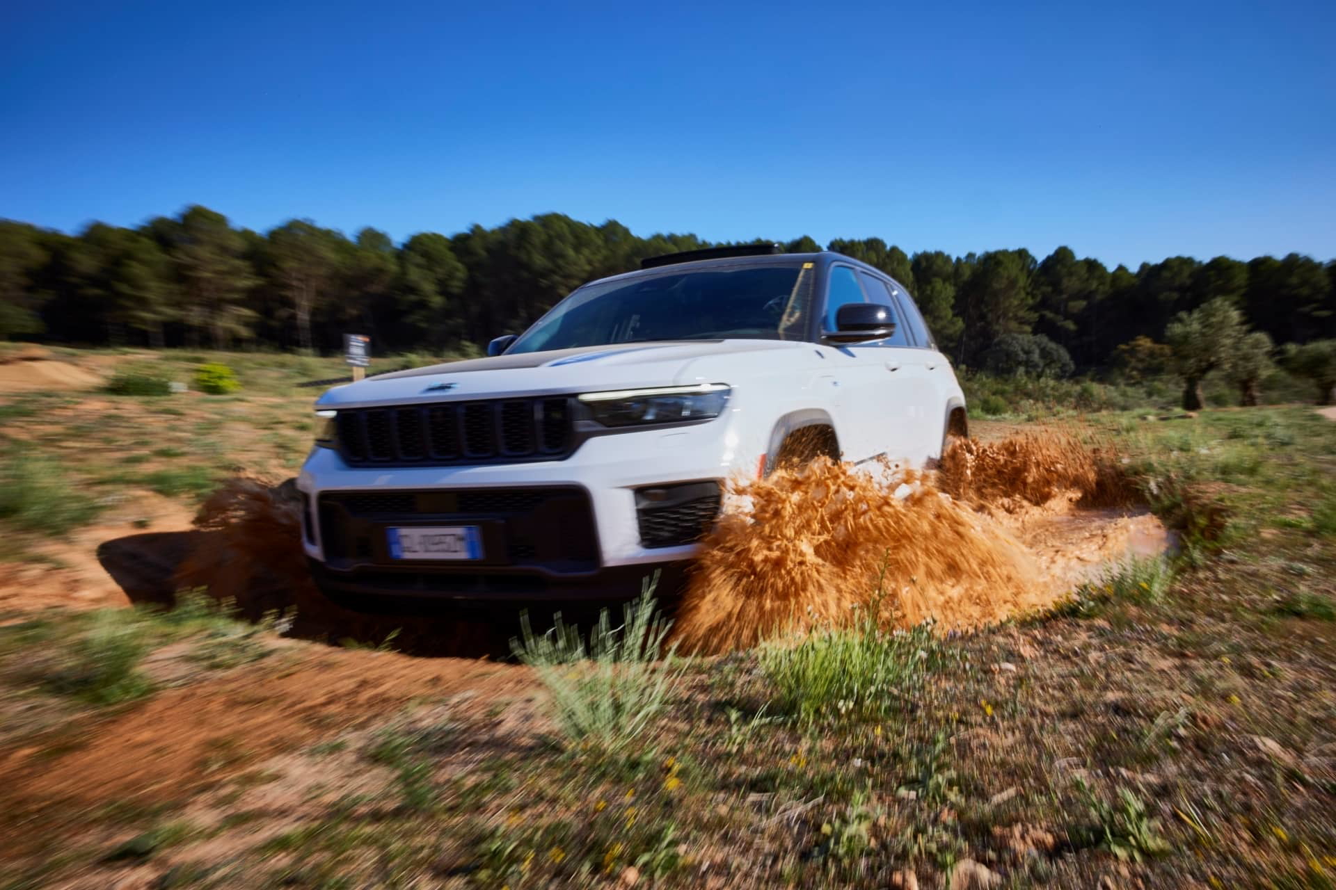 Rendimiento del Jeep Grand Cherokee en terreno irregular.