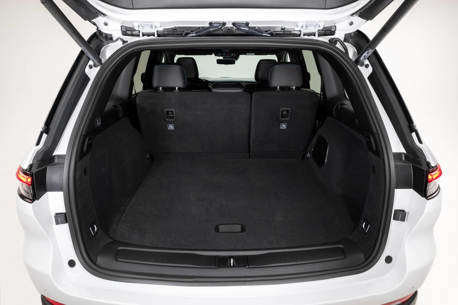 Amplio maletero del Jeep Grand Cherokee, perfectamente acondicionado para carga.
