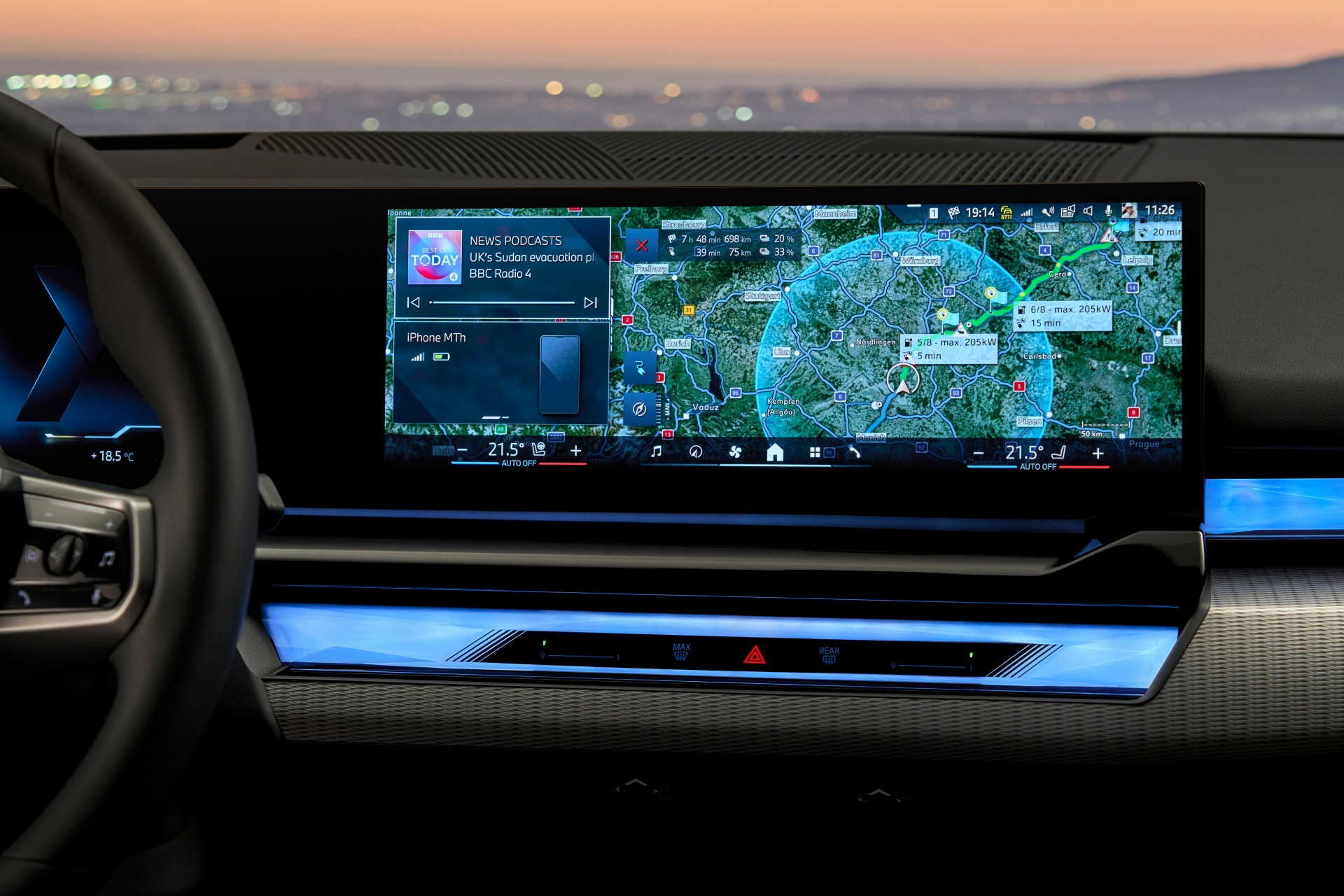 Sistema de infotainment con pantalla digital amplia en Serie 5.