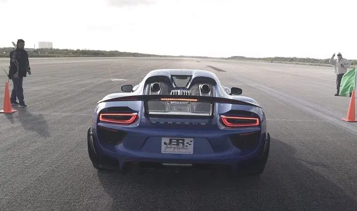 Porsche 918 Spyder Humilla Superdeportivos Video 1