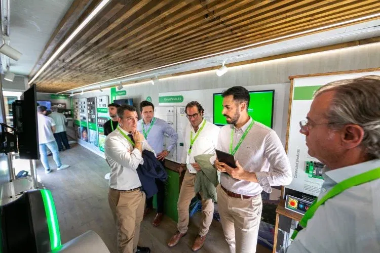 Schneider Electric Y Becbica Crean El Primer Contenedor Showroom Mvil Solar Y Autnomo Que Funciona Tanto Estacionado Como En Movimiento 3 Jpg Schneider Electric Y Becbica Crean El Primer Contenedor Showroom Mvil Solar Y Autnomo Que Funciona Tanto Estacionado Como En Movimiento 3 Jpg