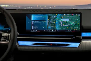 Pantalla de sistema de infotainment de última generación en BMW Serie 5.