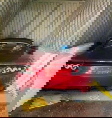 Tesla Roadster Contenedor China 1