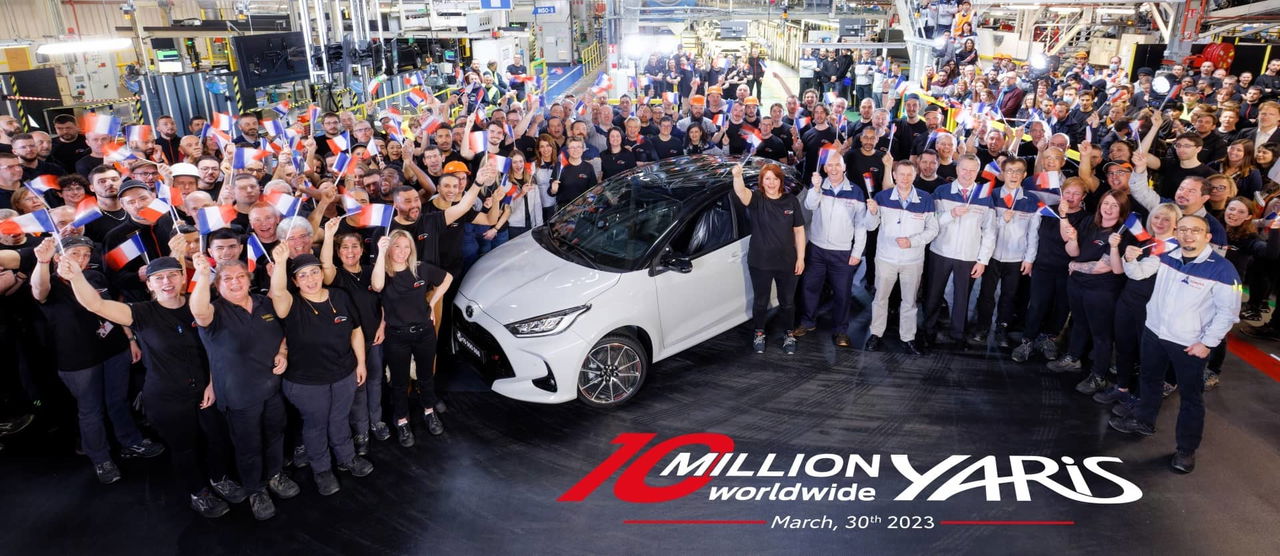 Toyota Yaris 25 Anos 4
