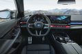 Vista del volante y la instrumentación digital del BMW Serie 5.