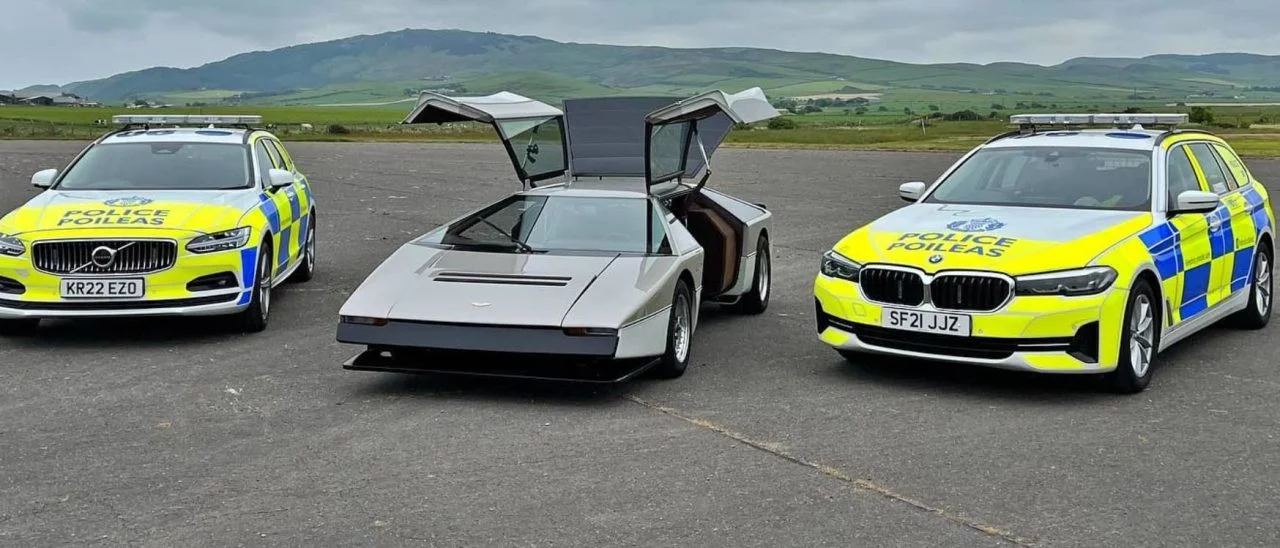 aston-martin-bulldog-0623-02-648074fc611be-1280x548.webp