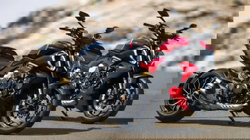 Ducati Diavel V4 2023 03
