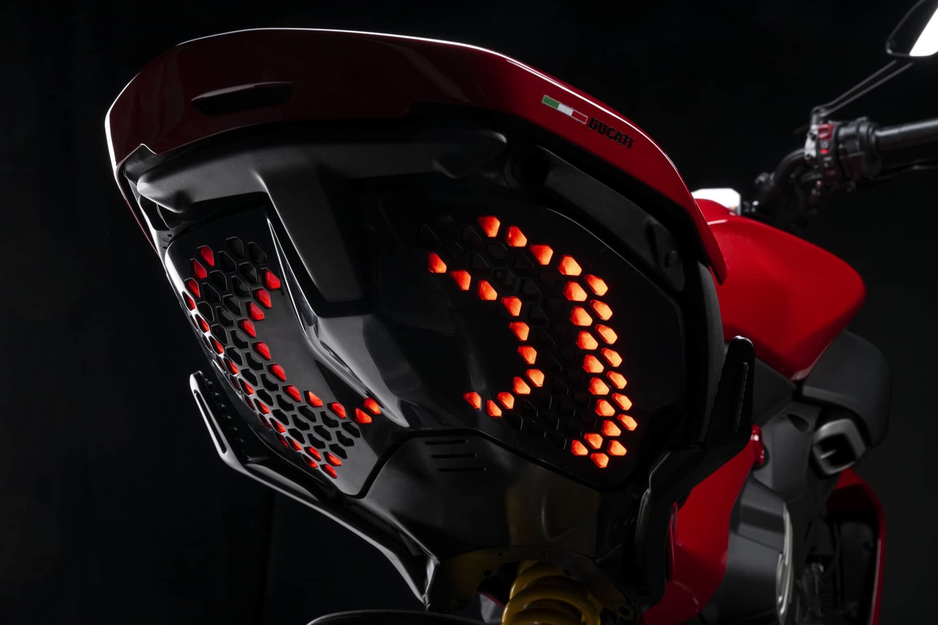 Ducati Diavel V4 2023 11