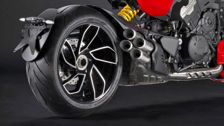 Ducati Diavel V4 2023 12