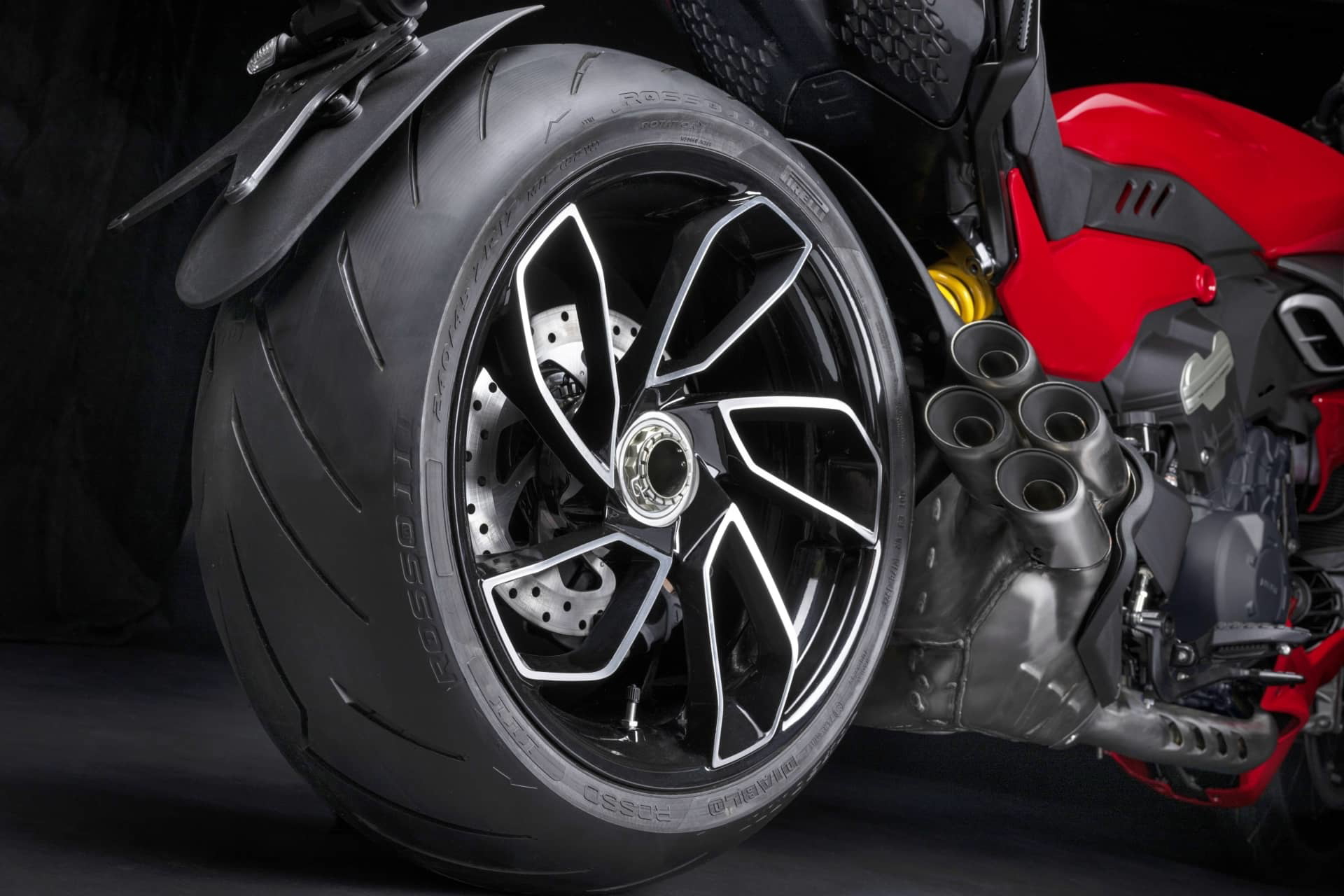 Ducati Diavel V4 2023 14