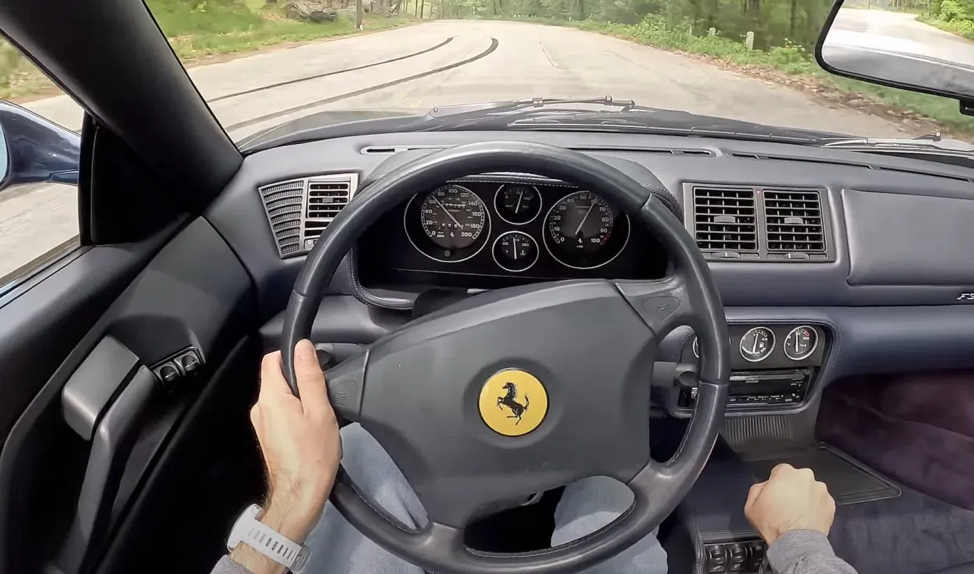 ferrari-f355-spider-manual-video-2-6480bec4c1c22-1400x825.webp