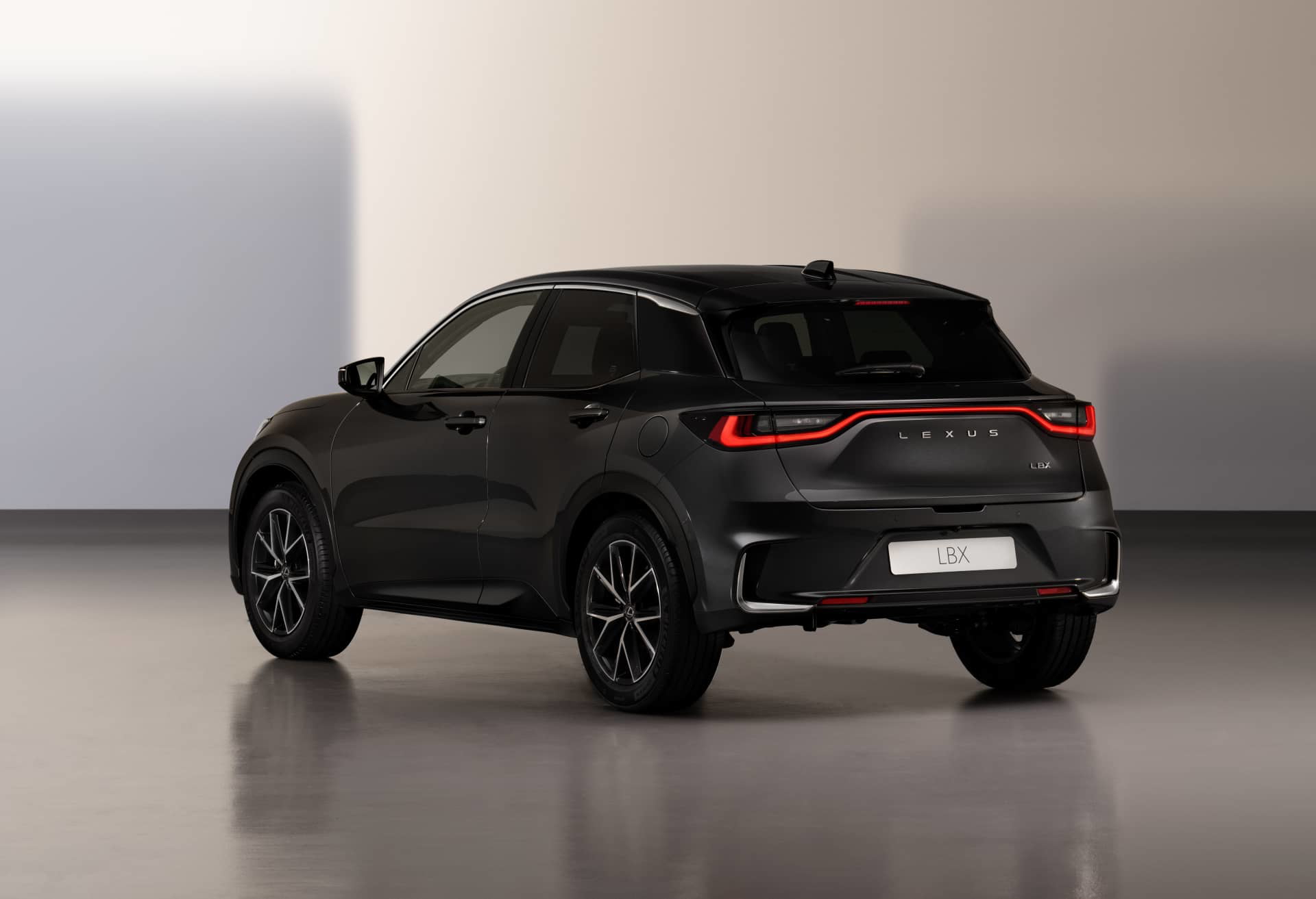 Lexus Lbx 2024 Negro Trasera