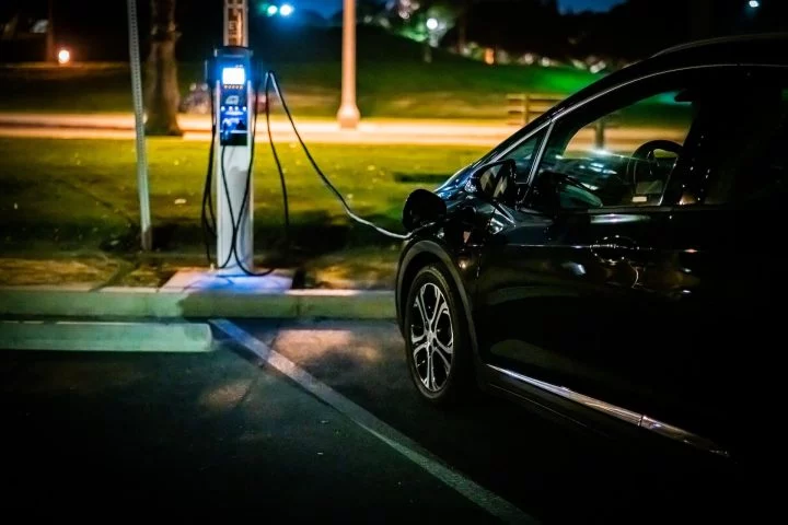 puntos-de-carga-para-coches-electricos-648fac5cca5fd-720x480.webp