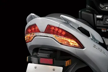 Suzuki Burgman 400 2023 13