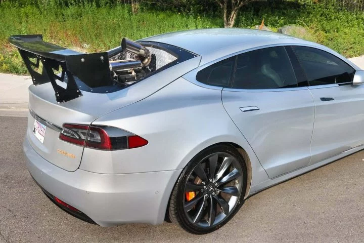 Tesla Model S Diesel Hibrido 1