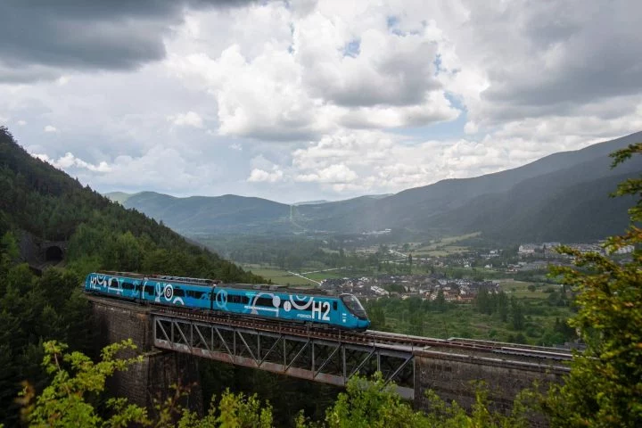 tren-hidrogeno-toyota-aragon-3-649567243c8c8-720x480.webp