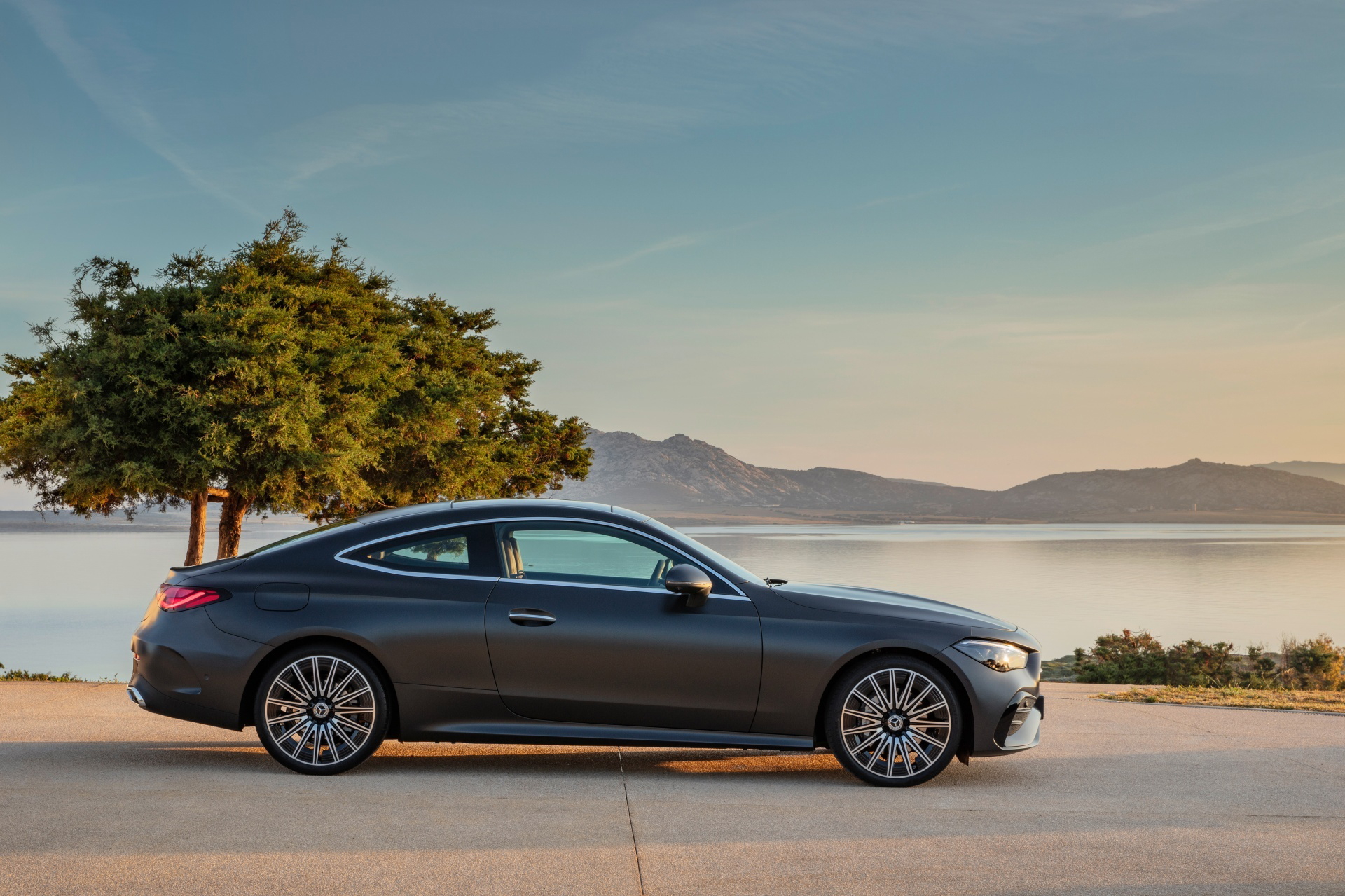 Das Neue Mercedes Benz Cle Coupé The New Mercedes Benz Cle Coupé