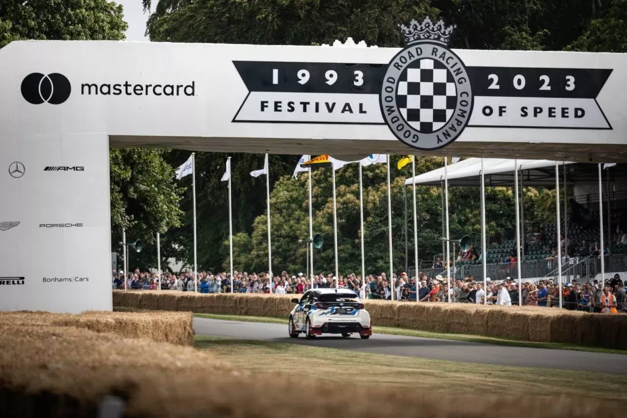 toyota-gr-yaris-h2-concept-goodwood-2023-02-64b7731390cda-1280x853.webp