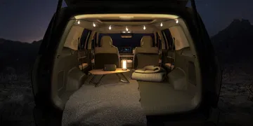 Amplio maletero Hyundai Santa Fe con iluminación y asientos abatibles.