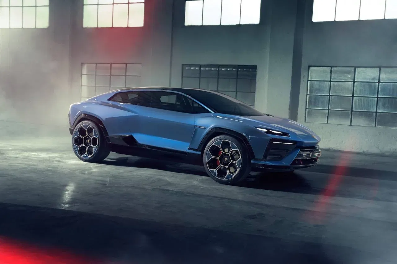 nuevo-lamborghini-lanzador-electrico-crossover-23-64dfad328a791-1280x853.webp