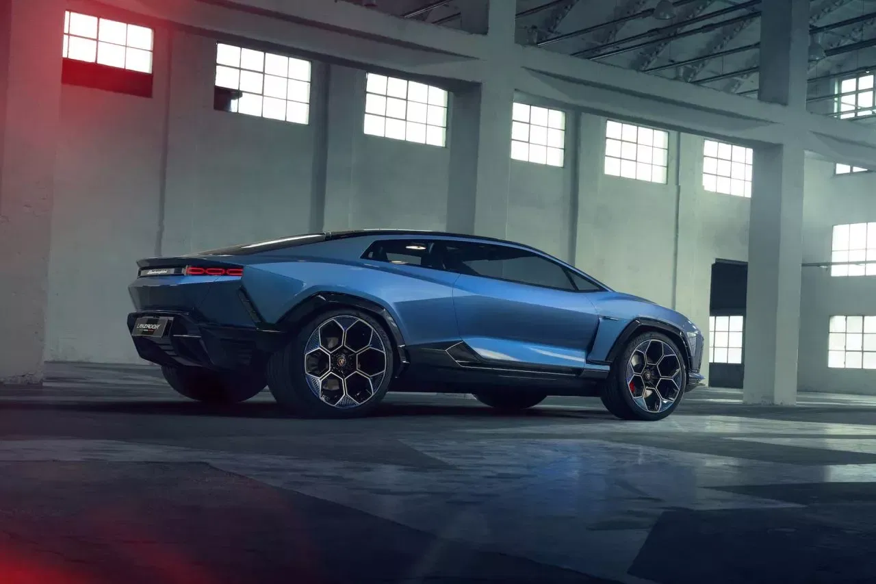 nuevo-lamborghini-lanzador-electrico-crossover-27-64dfad3b2bb77-1280x853.webp