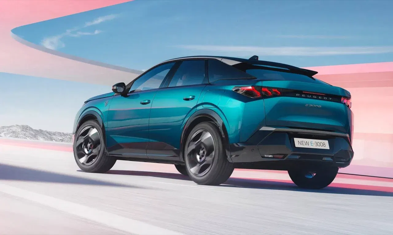 peugeot-e-3008-exterior-2024-azul-01-64fb149e98549-1280x768.webp