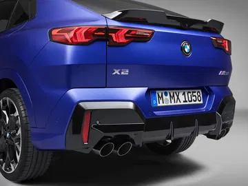 Vista trasera del BMW X2 realzando su diseño deportivo y compacto