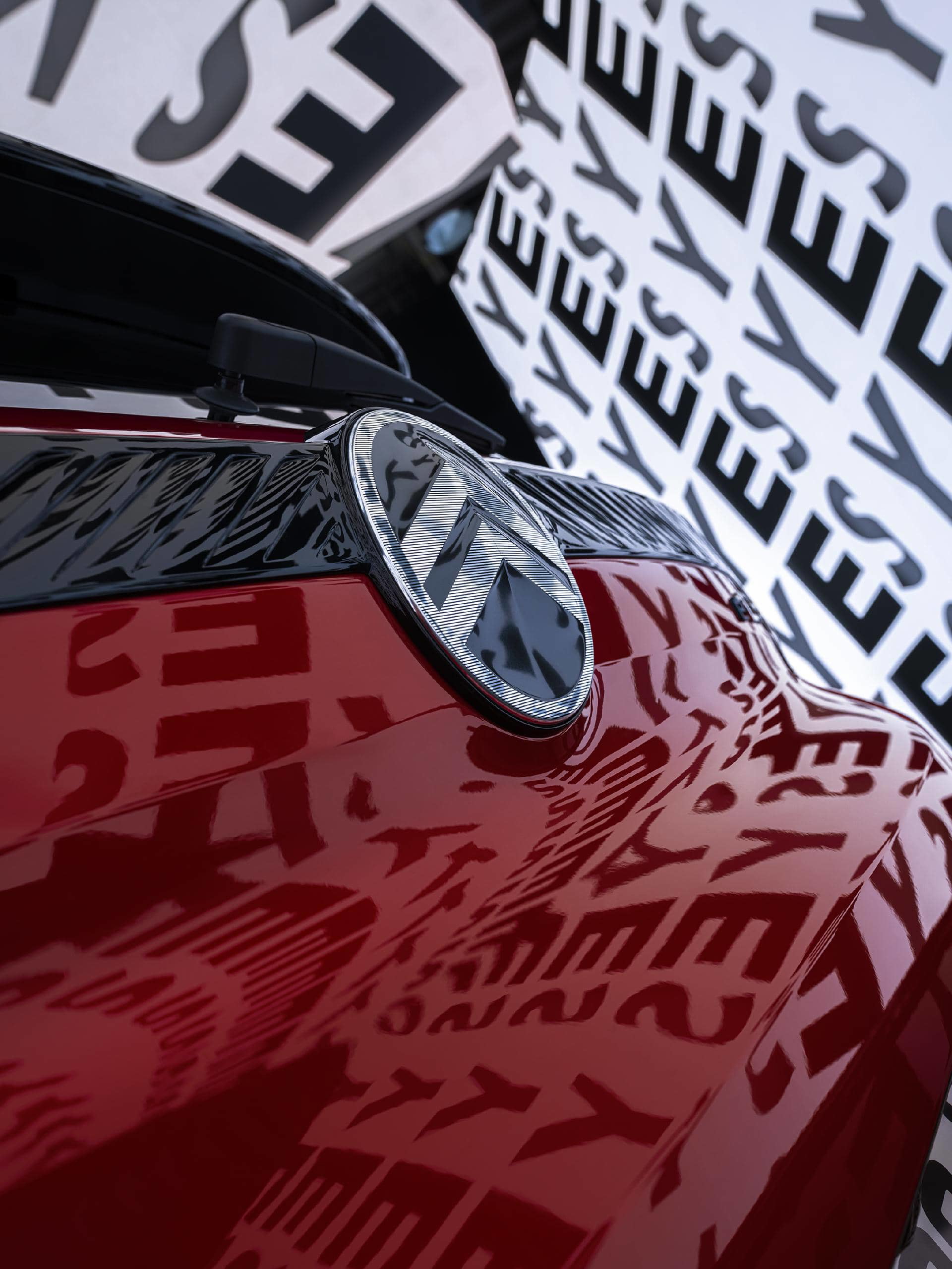 Vista cercana del diseño del faro delantero del Citroën C3, resaltando su estilo distintivo.
