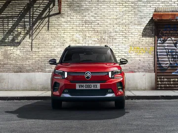 Citroën C3 con frontal destacado, en ambiente urbano.