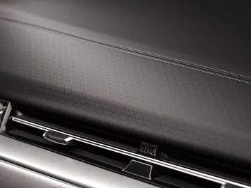 Elegante consola central con acabados metálicos en BMW X2.