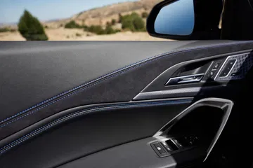 Vista de las rejillas de ventilación del BMW X2 con acabados de alta calidad.