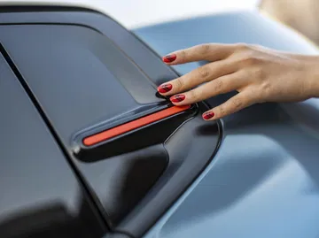 Vista cercana de la luz trasera del Citroën C3 con diseño distintivo.